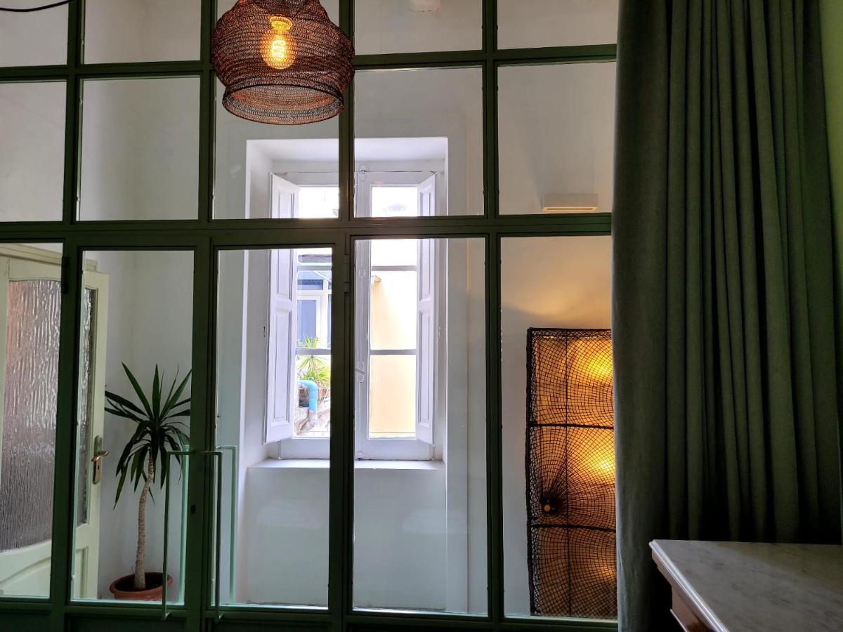 Charming Apartment With Balcony In The Historic Center Naples Luaran gambar