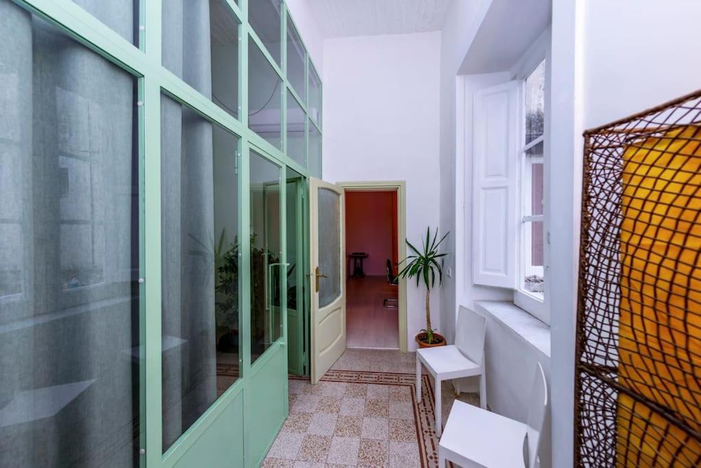 Charming Apartment With Balcony In The Historic Center Naples Luaran gambar