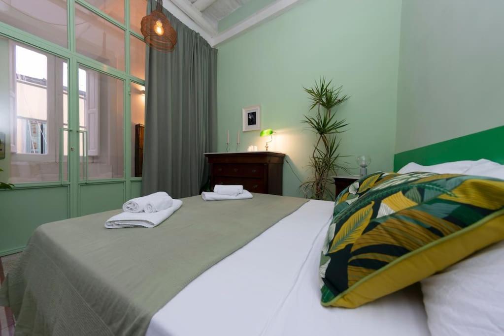 Charming Apartment With Balcony In The Historic Center Naples Luaran gambar