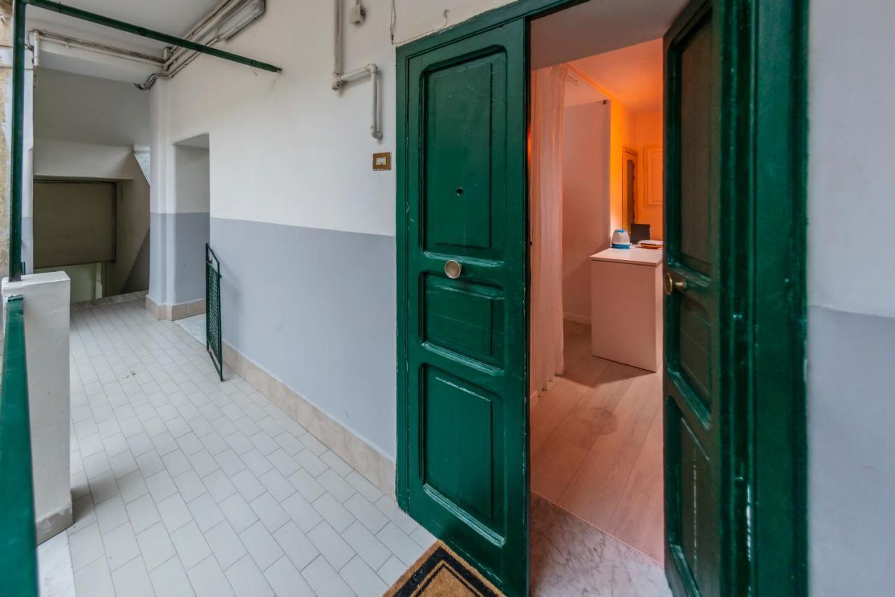 Charming Apartment With Balcony In The Historic Center Naples Luaran gambar