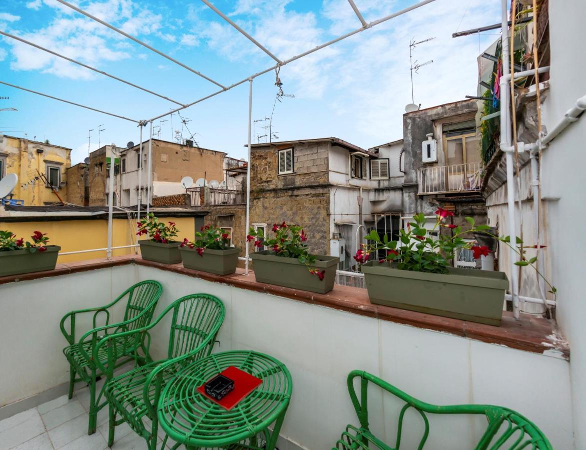 Charming Apartment With Balcony In The Historic Center Naples Luaran gambar